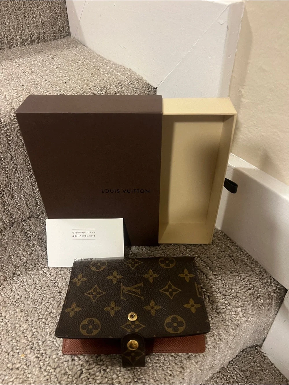 Louis Vuitton compact louis